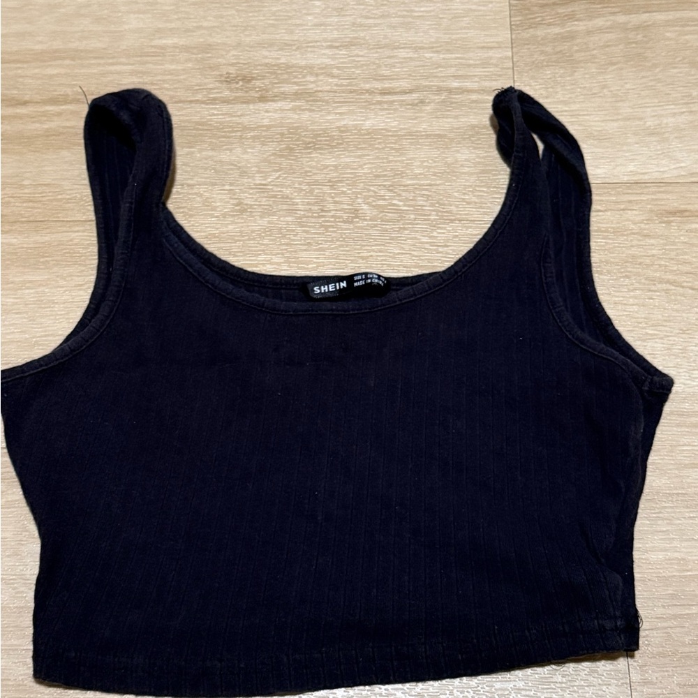 SHEIN Dark Ribbed Crop Top